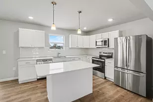 13710 Oasis Ave, Holland, MI 49424 - Photo 7