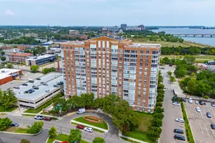 250 E Harbortown Dr, Detroit, MI 48207 - Photo 25