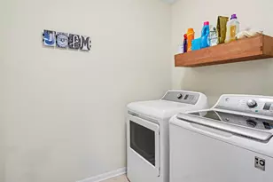 5567 Gallery Park Dr, Ann Arbor, MI 48103 - Photo 15