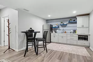 5567 Gallery Park Dr, Ann Arbor, MI 48103 - Photo 25