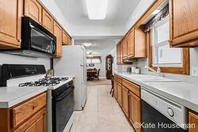 1921 Camille Drive SE, Grand Rapids, MI 49546 - Photo 9