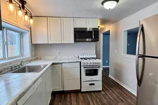 520 W 1st St, Charlotte, MI 48813 - Photo 11