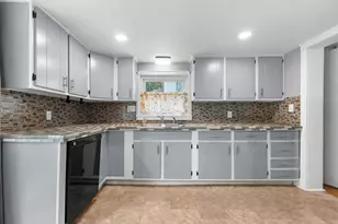 82 N Norwood St, Hillsdale, MI 49242 - Photo 9