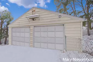 174 Brandywyne Dr NW, Comstock Park, MI 49321 - Photo 3