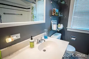 2450 Oakwood Ave NE, Grand Rapids, MI 49505 - Photo 23