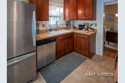 2450 Oakwood Avenue NE, Grand Rapids, MI 49505 - Photo 13