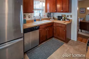 2450 Oakwood Ave NE, Grand Rapids, MI 49505 - Photo 13