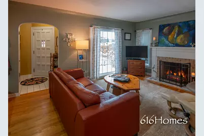 2450 Oakwood Avenue NE, Grand Rapids, MI 49505 - Photo 5