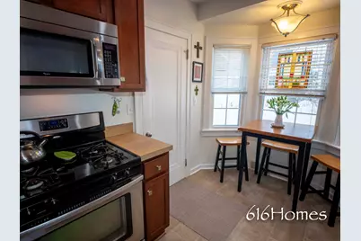 2450 Oakwood Avenue NE, Grand Rapids, MI 49505 - Photo 15