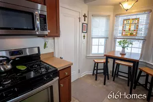 2450 Oakwood Ave NE, Grand Rapids, MI 49505 - Photo 15