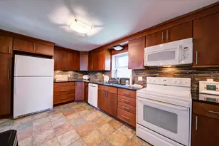 15601 Park Ln, Plymouth, MI 48170 - Photo 9