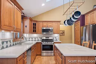 7054 Green Timber Ct, Greenville, MI 48838 - Photo 9