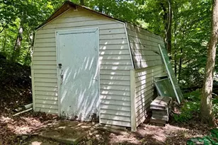 8771 Chain O Lakes Dr, Delton, MI 49046 - Photo 33