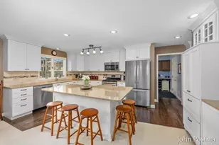 2401 Okemos Dr SE, Grand Rapids, MI 49506 - Photo 9