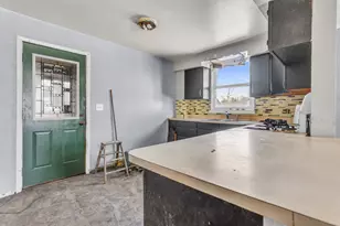 2010 Lansing Ave, Jackson, MI 49202 - Photo 7