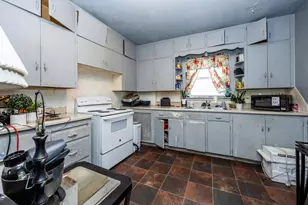 561 Heck Ct, Benton Harbor, MI 49022 - Photo 9