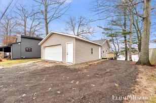 10463 Poplar Dr NE, Rockford, MI 49341 - Photo 37