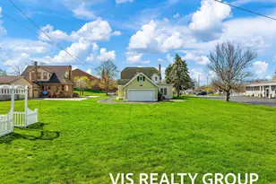 223 E Savidge St, Spring Lake, MI 49456 - Photo 5