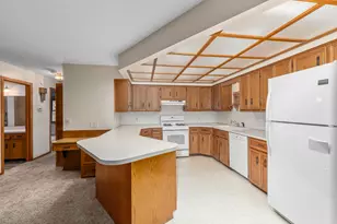 2864 S Wentward Ct, Hudsonville, MI 49426 - Photo 7