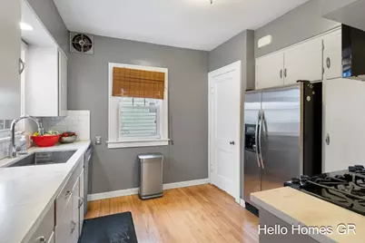 450 Kenwood Street NE, Grand Rapids, MI 49505 - Photo 11