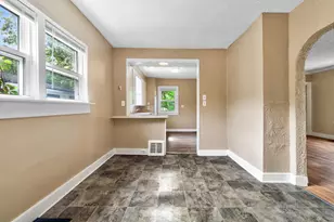 1047 Eastern Ave NE, Grand Rapids, MI 49503 - Photo 9