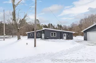 1996 W 32nd St, Holland, MI 49423 - Photo 5