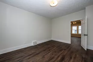 575 Cass St, Benton Harbor, MI 49022 - Photo 15