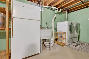 1950 Garret Dr NE, Grand Rapids, MI 49525 - Photo 33