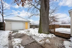 619 Lydia St NE, Grand Rapids, MI 49503 - Photo 33