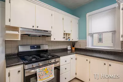 619 Lydia Street NE, Grand Rapids, MI 49503 - Photo 3