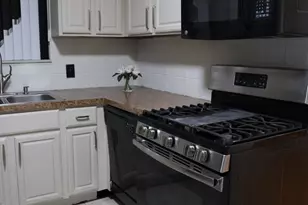 5273 Hillcrest St, Grosse Pointe, MI 48236 - Photo 7