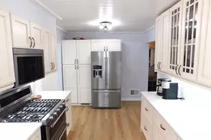 220 S Division St, Zeeland, MI 49464 - Photo 7