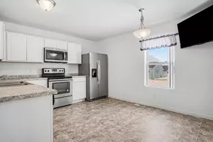 6230 Summer Ridge Ct, Greenville, MI 48838 - Photo 5