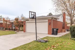 14220 Knolson St, Livonia, MI 48154 - Photo 3