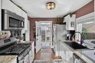 907 Sixth St, Jackson, MI 49203 - Photo 7
