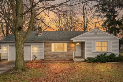 107 S Center Street, Eaton Rapids, MI 48827 - Photo 1