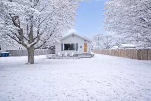 919 Lawndale St, Ludington, MI 49431 - Photo 1