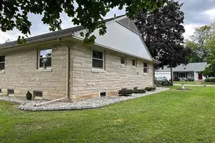 520 Yale Ave, Alma, MI 48801 - Photo 3