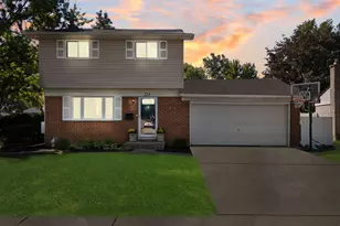 224 Wallace Dr, Saline, MI 48176 - Photo 1