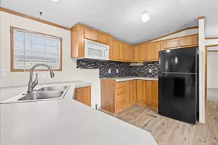 323 Oak Ridge St, Mason, MI 48854 - Photo 11