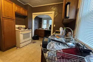 919 Princeton Ave, Lansing, MI 48915 - Photo 5