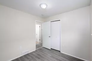 11203 Toepfer Rd, Warren, MI 48089 - Photo 13