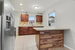 5807 Averill Ave SW, Wyoming, MI 49548 - Photo 9