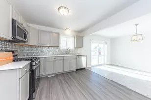 38393 Mason St, Livonia, MI 48154 - Photo 9