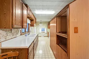 735 Royal Dr, Jackson, MI 49202 - Photo 11