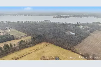 Vl E T U Avenue, Vicksburg, MI 49097 - Photo 3