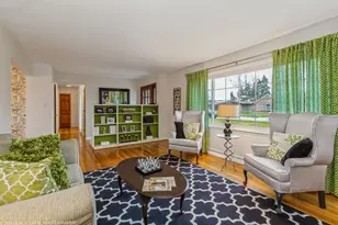 305 N Veronica Ct, Saint Joseph, MI 49085 - Photo 3