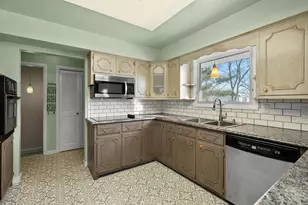 7639 Woodcrest St, Portage, MI 49024 - Photo 13