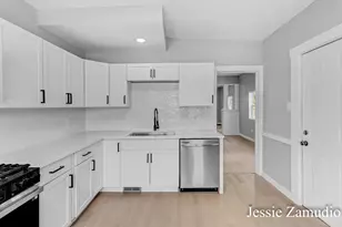 1001 Lincoln Ave NW, Grand Rapids, MI 49504 - Photo 9
