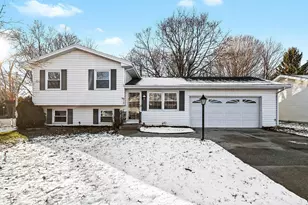 917 N Detroit St, Buchanan, MI 49107 - Photo 1